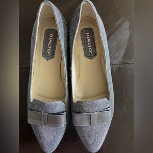 Rialto size 9M shoes in silver/ glitter